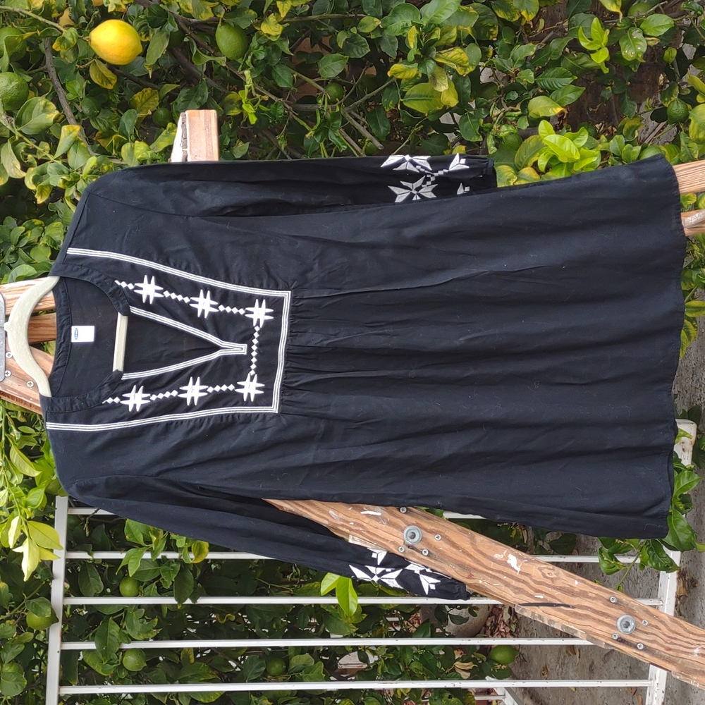 Old Navy Tunic Dress Black w/White Embroidery XS